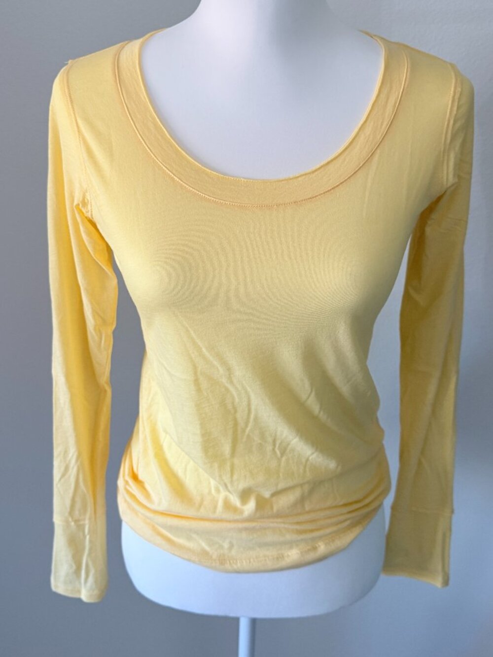 Vince scoop neck long sleeve T-shirt yellow Women's Size Small